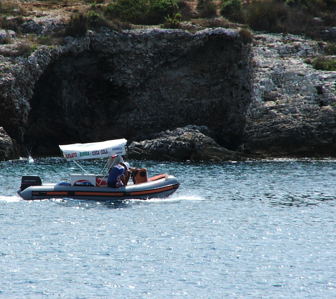 Schwimmender Verkäufer am Kap Kamenjak (Istrien)