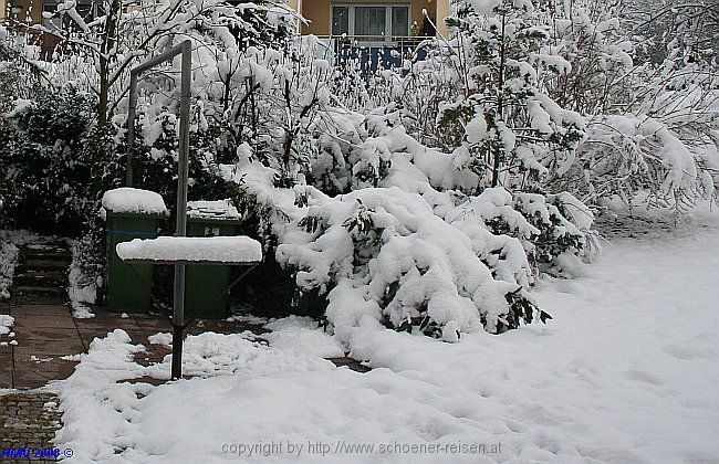 SCHNEE > Teppichstange mit Ablagerost