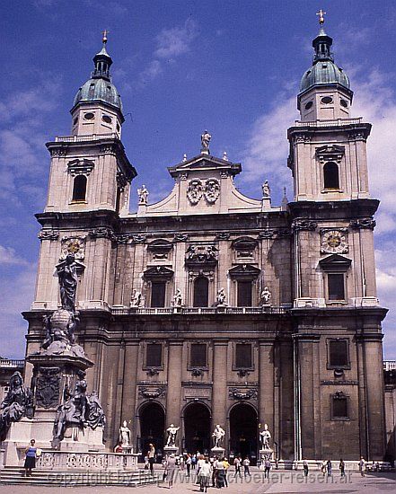 SALZBURG > Dom mit Domplatz