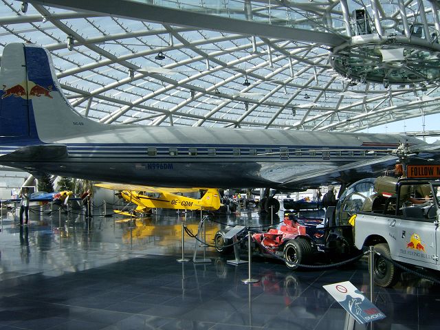 > Flughafen > Red Bull  Hangar 7 8