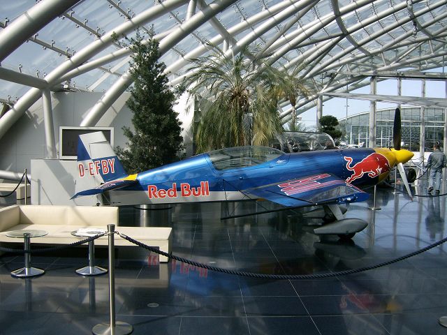 > Flughafen > Red Bull Hangar 7 8