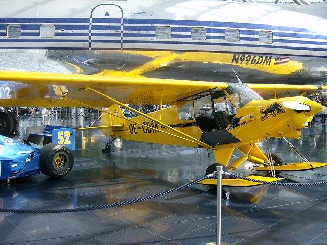 > Flughafen > Red Bull Hangar 7 8