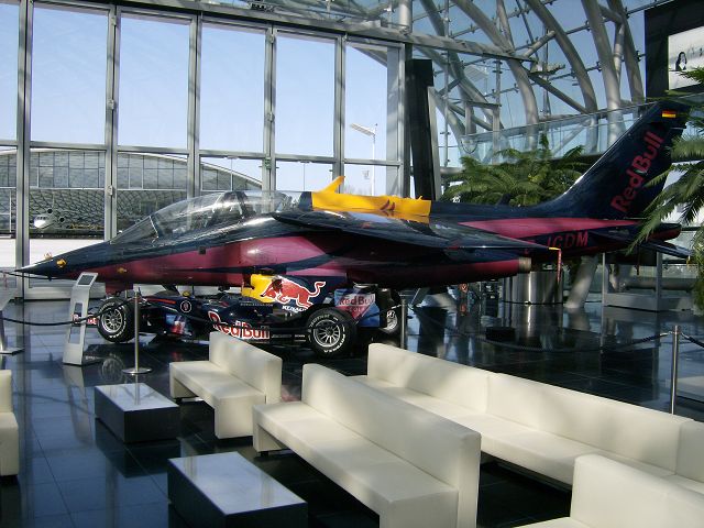 > Flughafen > Red Bull Hangar 7 3