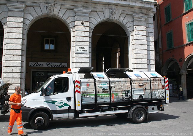PISA > Piazza Garibaldi > werbewirksames Müllfahrzeug