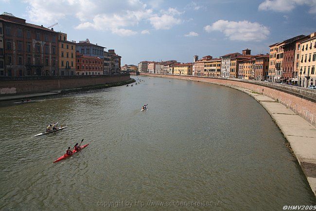 PISA > Arnoufer > Lungarno Pacinotti (Blick westwärts)