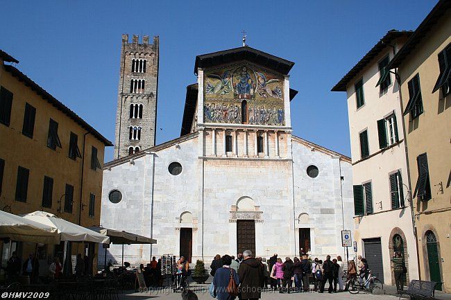 LUCCA > Piazza San Frediano mit Basilica San Frediano