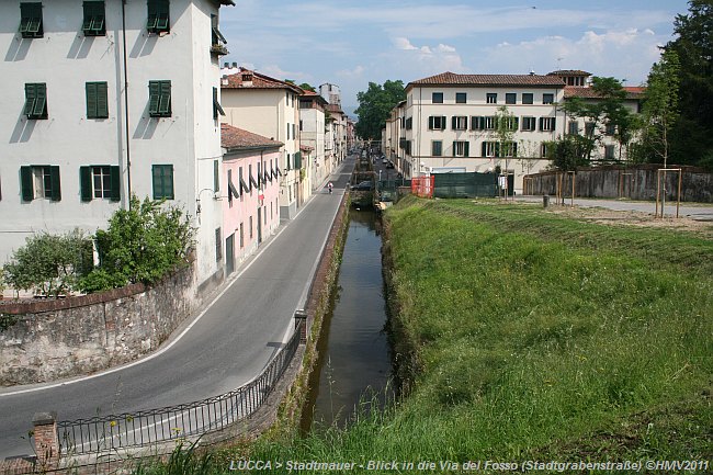 LUCCA > Stadtmauer - Weg zwischen den Bastionen S. Colombano und S. Regolo - Via del Fosso (Stadtgrabenstraße)