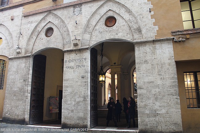 SIENA > Universität in der Via Banchi di Sotto