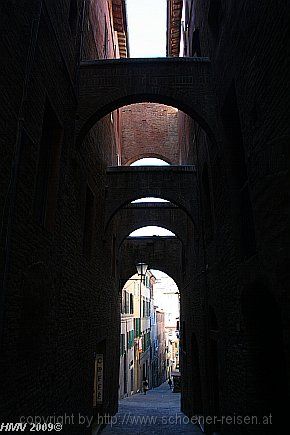 SIENA > Via della Galluza