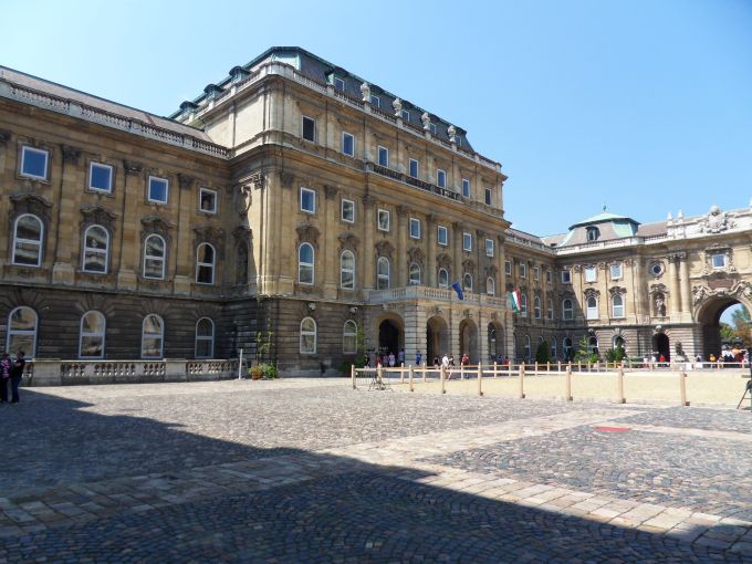 Burghof_Nationalbibliothek.jpg