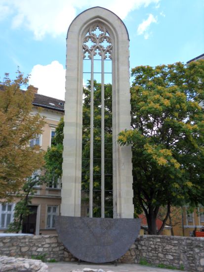 H:Budapest>Burgviertel>Magdalenenkirche>Fenster