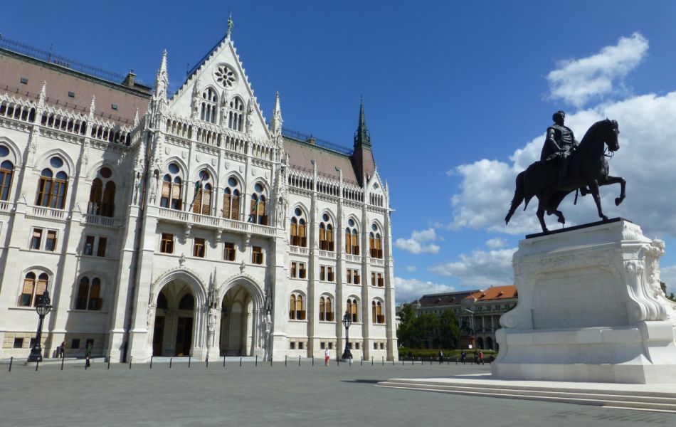 H:Budapest>Parlament>Andrássydenkmal1