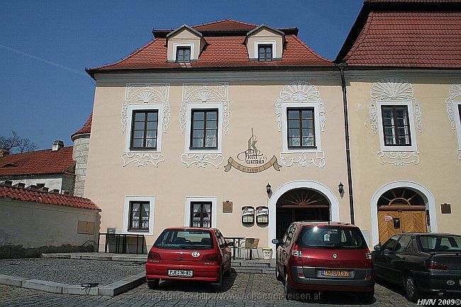 HORSOVSKY TYN > Platz vorm Schloss > Hotel Gurman