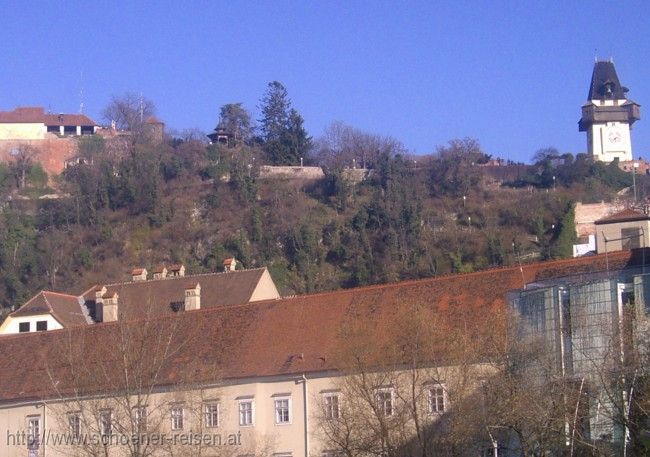 GRAZ > Uhrturm > Blick vom Schlossplatz zum Uhrturm
