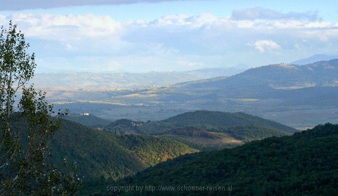 CASANOVA > Blick nach Montalcino