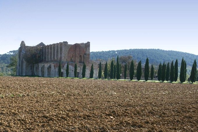 SAN GALGANO < Abteiruine