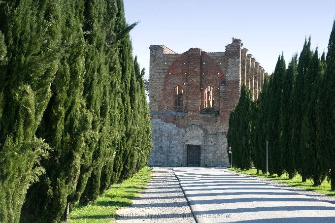 SAN GALGANO < Abteiruine