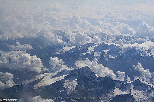 ALPEN > Berge in Wolken