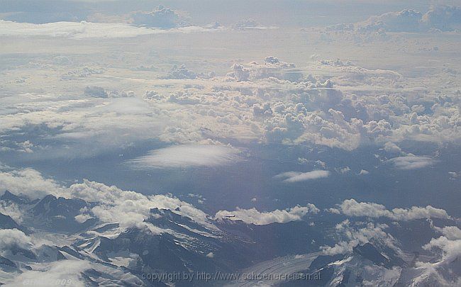 ALPEN > Flugzeug über dem Gletscher