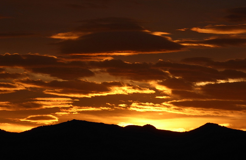 Föhnwolken bei Sonnenaufgang