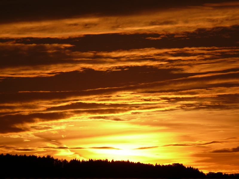 tiefroter Himmel über Bayern