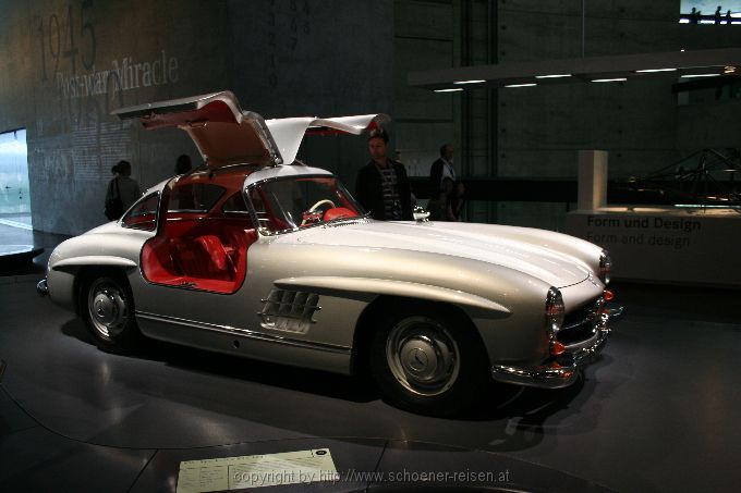 STUTTGART > Mercedes Benz Museum > M4 > 300SL