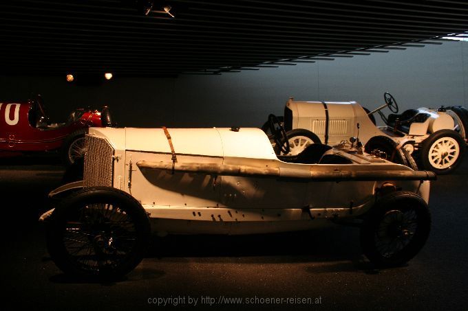 STUTTGART > Mercedes Benz Museum > M7