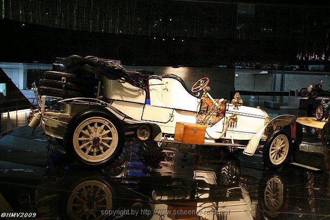 STUTTGART > Mercedes Benz Museum > M2