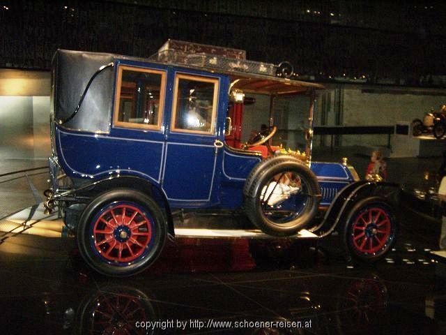 STUTTGART > Mercedes Benz Museum > M2 > Doppelpheaton