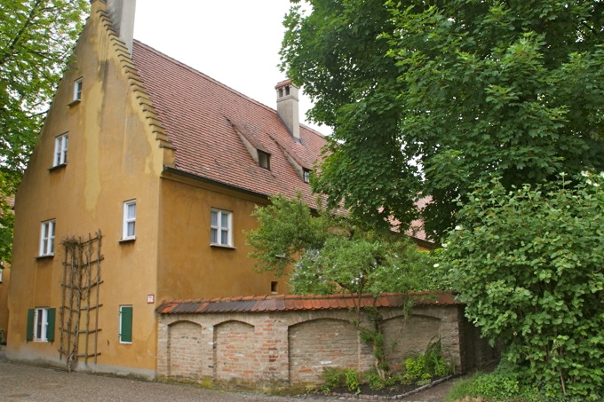 Fuggerei die kleine Stadt in der Stadt Augsburg 2