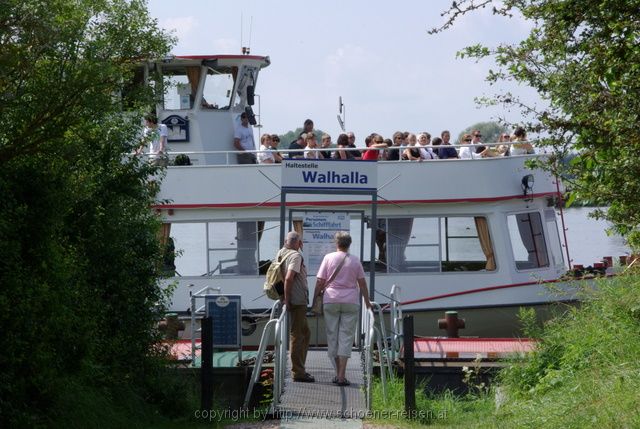 DONAUSTAUF > Schiffsanlegestelle vor der Walhalla