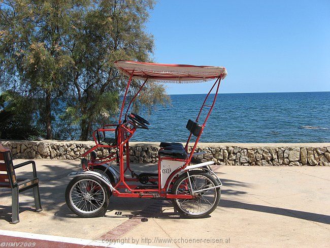 CALA BONA > Strandpromenade > Familienfahrrad