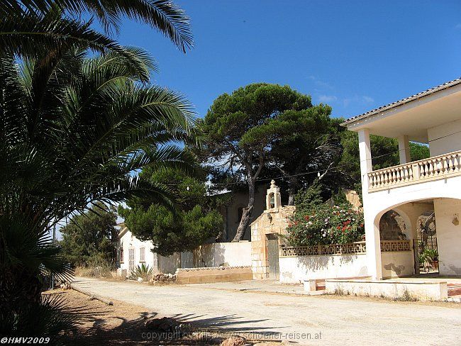 CALA MORLANDA > Südspitze > Kloster neben Kirche