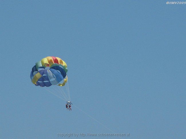 CALA MORLANDA > Parasailing