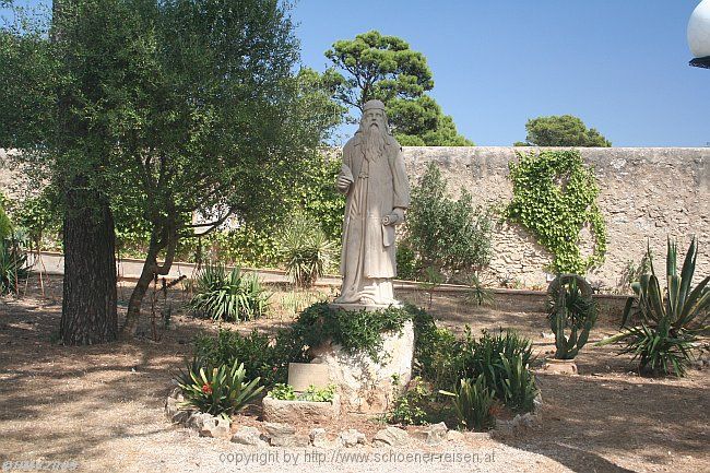 KLOSTER NOSTRA SENYORA DE CURA > Klosterhofgarten > Denkmal