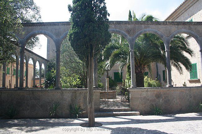 KLOSTER NOSTRA SENYORA DE CURA > Klosterhofgarten