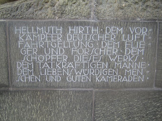 Hellmuth Hirth Denkmal