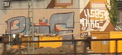 STUTTGART > Graffiti am Stellwerk im Bahngelände des Hauptbahnhofs