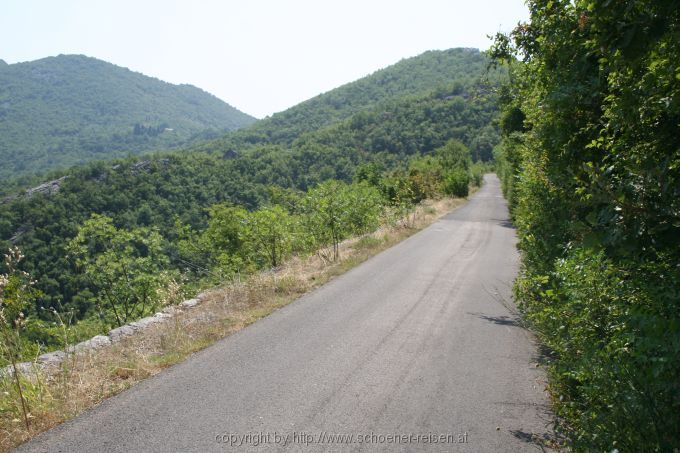 VIRPAZAR > Straße nach Rijeka Crnojevica