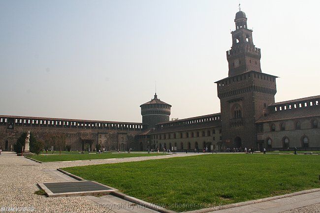 MILANO > Castello Sforzesco > Corte Principale