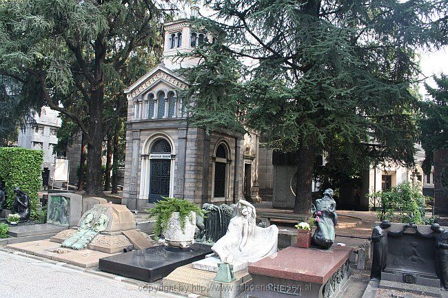 MILANO > Cimitero Monumentale (Friedhof) > Bamiglia Chiesa