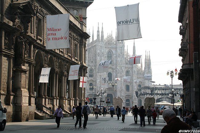 MILANO > Via Orefici > Blick über den Domplatz zum Dom Santa Maria Nascente