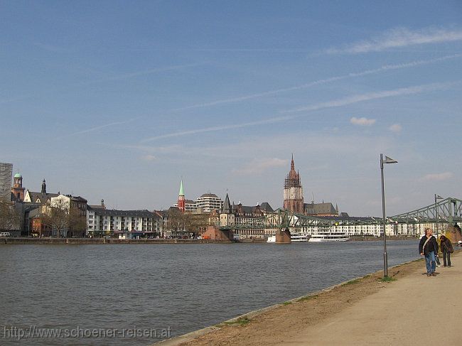 FRANKFURT > Blick auf Römer und Dom