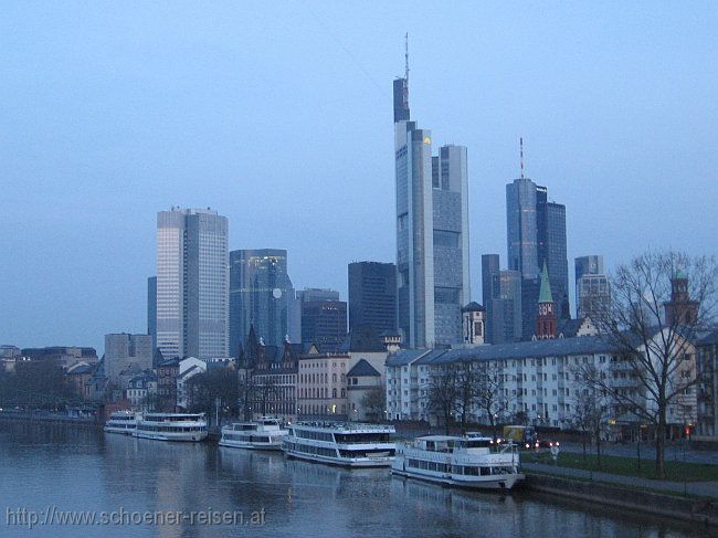 FRANKFURT > Blick auf Skyline