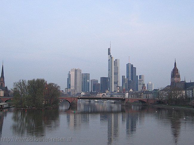 FRANKFURT > Blick auf Skyline