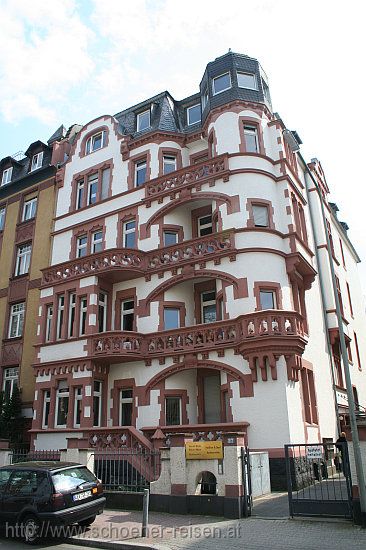 FRANKFURT-SACHSENHAUSEN > Hausfassade