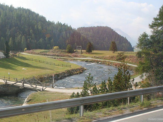 INN > Flusslauf im Engadin