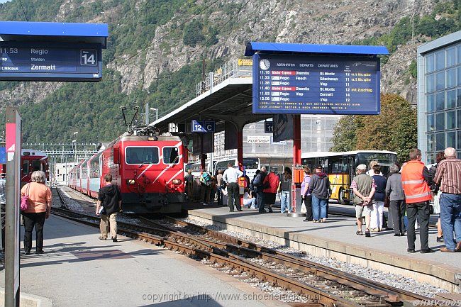 BRIG > Bahnhofsvorplatz > Glacier Express