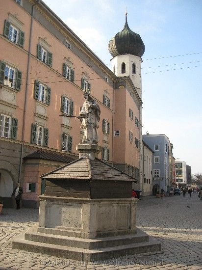 D: ROSENHEIM > Nepomuk auf dem Max Josef Platz