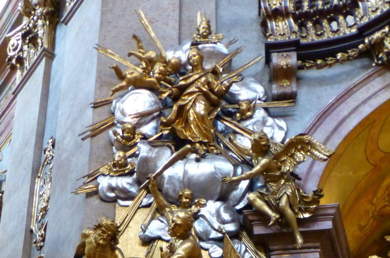 A:Wien>Peterskirche>Nepomukaltar>oben